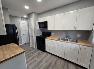 105 Ludland Dr UNIT 3, Manchester, IA 52057