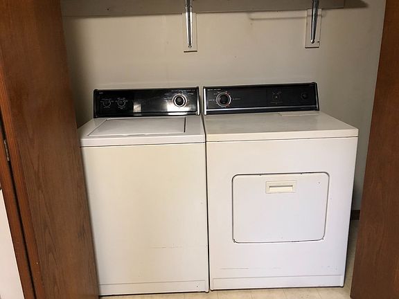 5th image of 401 E Adams St APT B