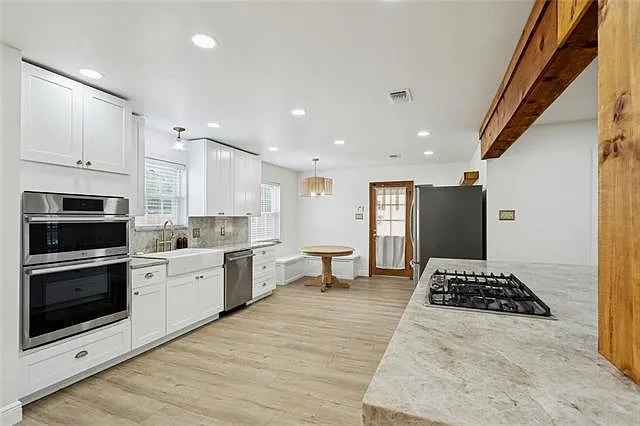 110 N Dabney Dr — Photo 8