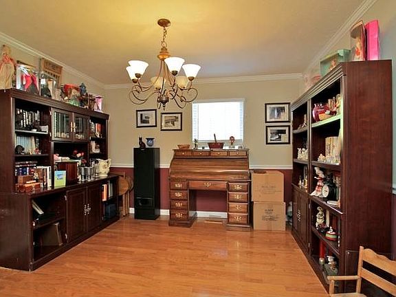 5th image of 3742 Henricks Hill Dr