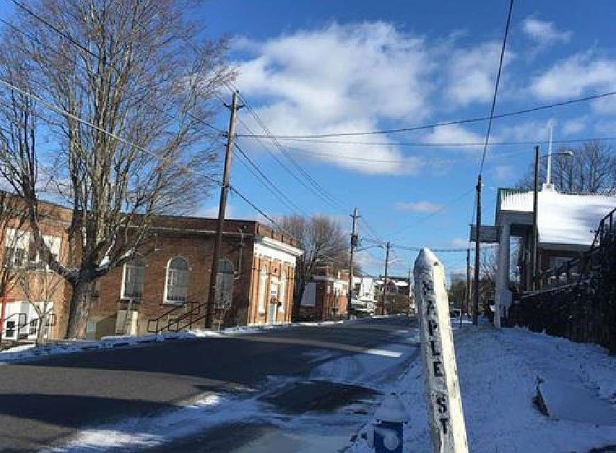 2nd image of 1513 Highland Ave