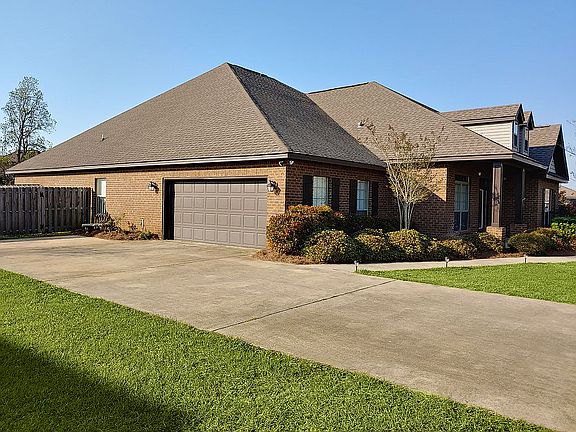 South Side w/2 Car Garage