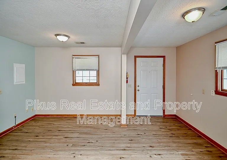 713 N Main St — Photo 3