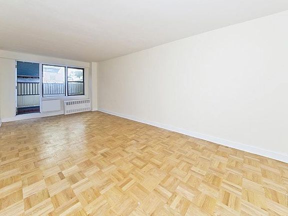 3rd image of 200 E 15th St APT 2D