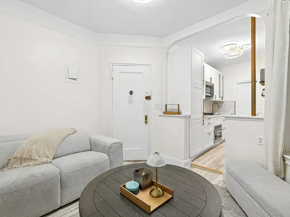 228 West 17th Street image 1 of 4