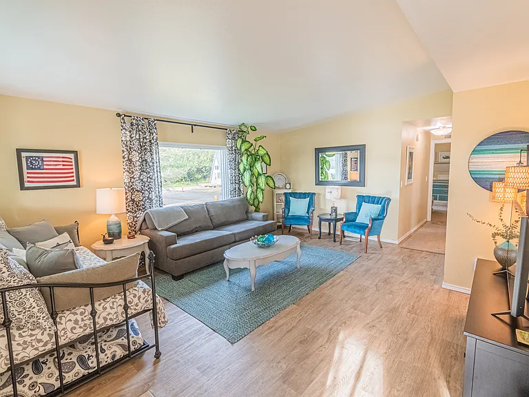 35300 Rueppel Ave — Photo 15