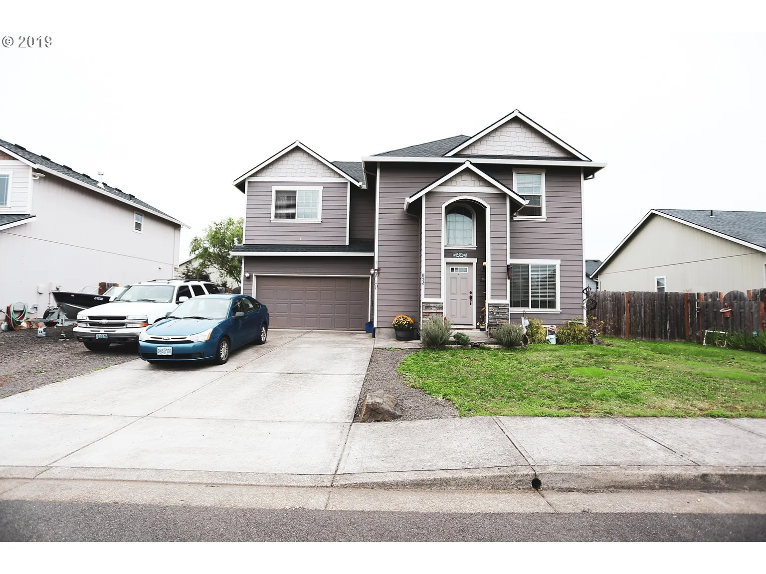 852 James Dr photo 1