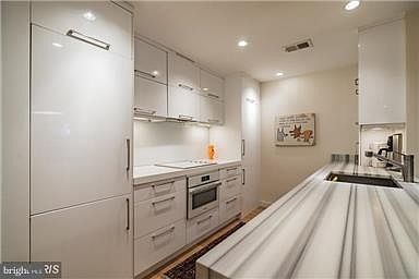 5th image of 2302 17th St NW APT A