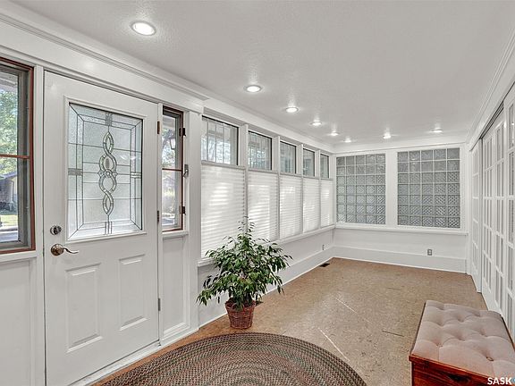 3rd image of 2046 Athol Street