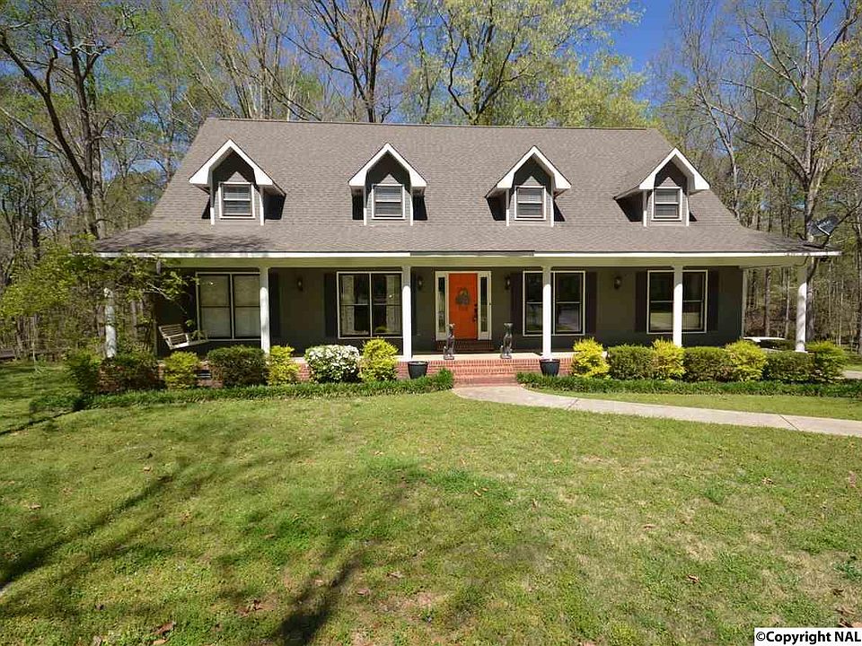1st image of 1753 Oakwood Cir SW