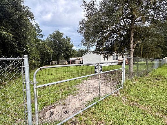 3rd image of 43822 STERLING ROAD