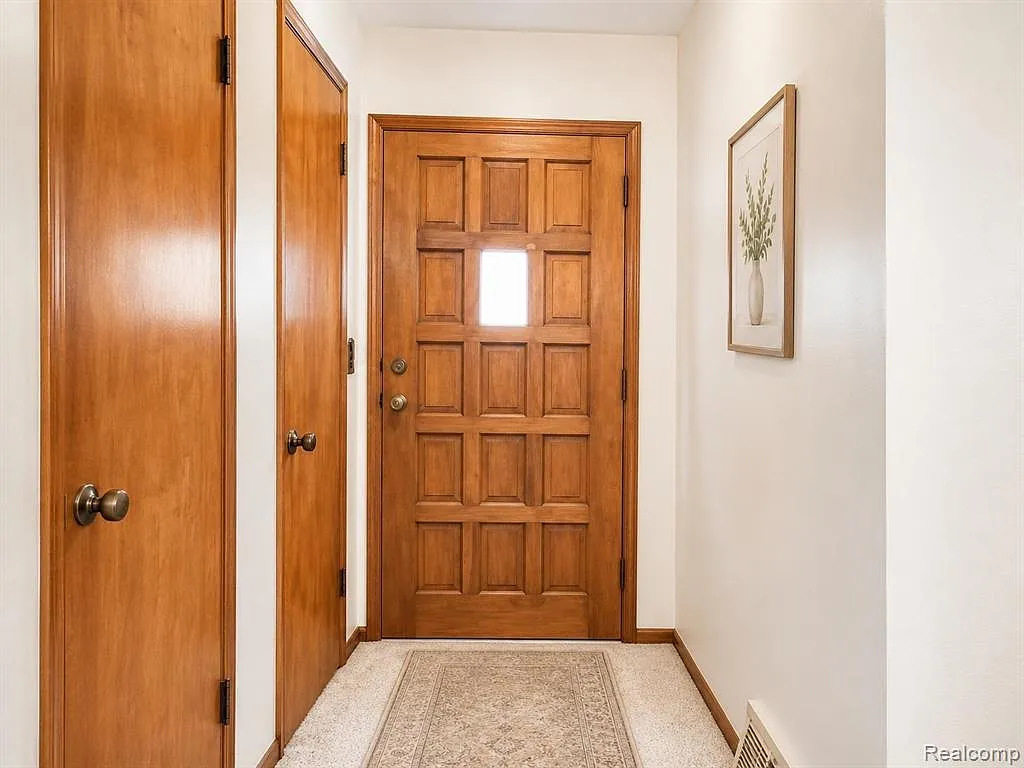 2 bed, 2.0 bath, 1008 sqft, $1,750 — Photo 2