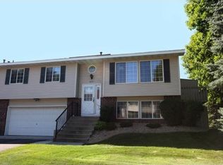 4614 Ridge Cliffe Dr, Eagan, MN 55122