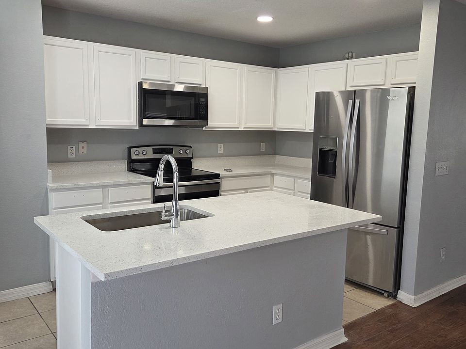 1st image of 733 Cresting Oak Cir #119