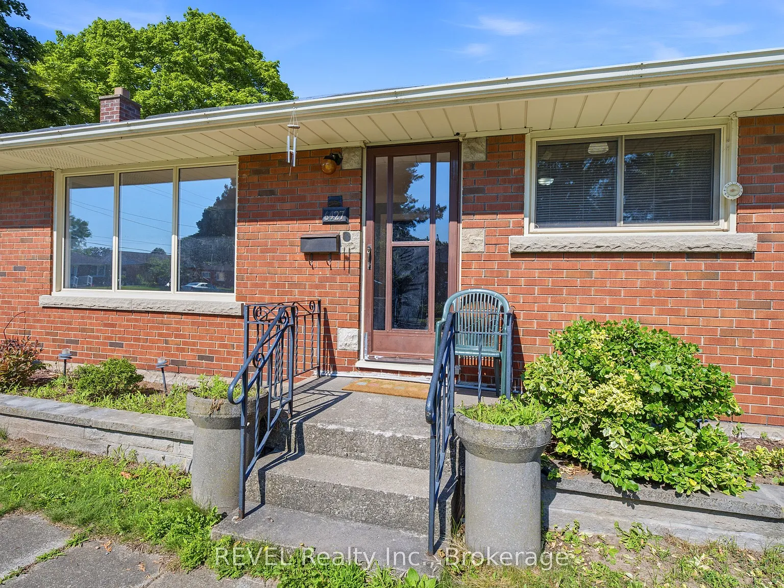 3 bed, $2,100 — Photo 2