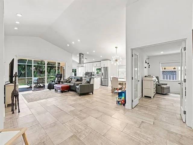 3 bed, 2.0 bath, $4,000 — Photo 2