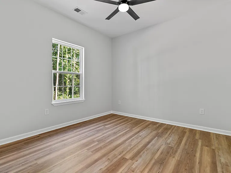 410 Lincolnshire Blvd — Photo 23