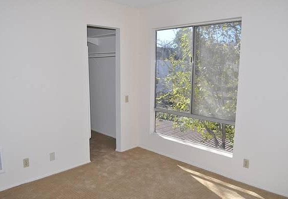 walk in closet in beadroom