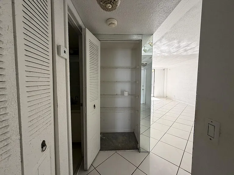 112 Lake Emerald Dr #203 — Photo 15