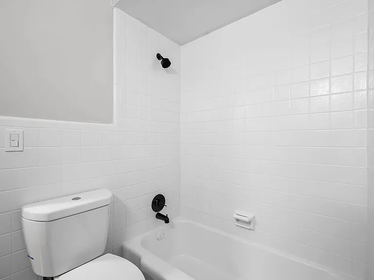 Heights Garden Apartments — Photo 7