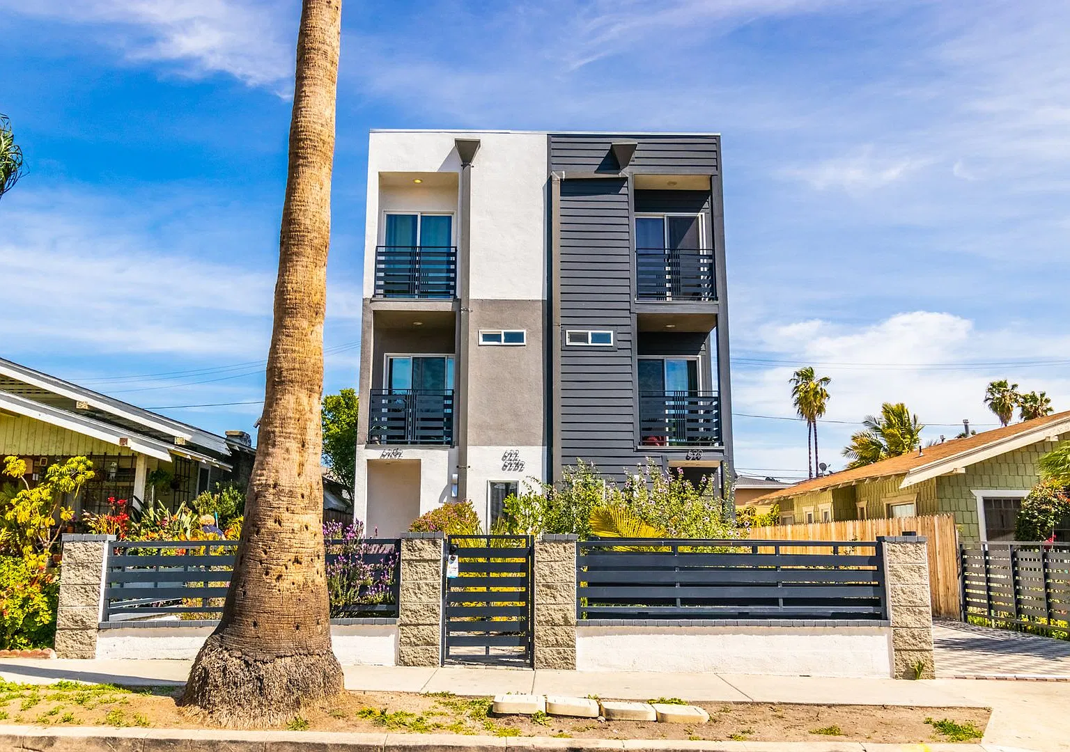 620 N Serrano Ave — Photo 1