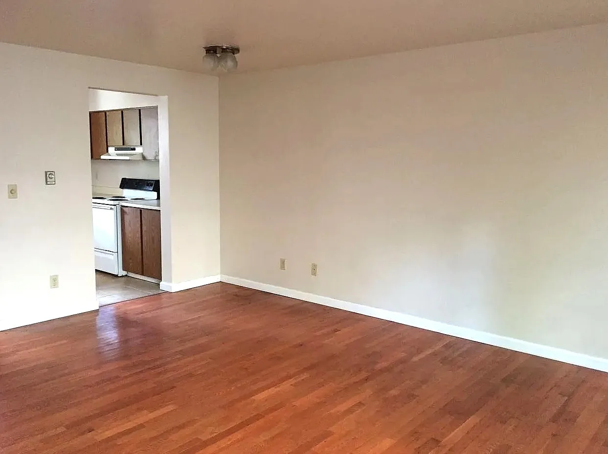 8606 23rd Ave NE Seattle WA 98115 - LCG - 1 — Photo 3