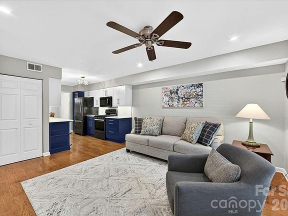 5th image of 5803 Sharon Rd APT K