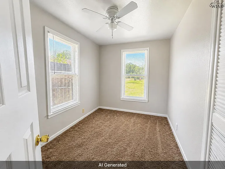 2102 Taylor St — Photo 1