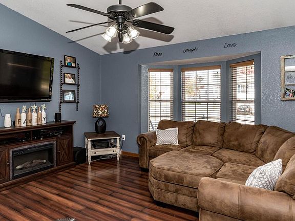 5th image of 729 Kathy Ln