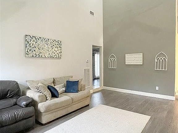 5th image of 10538 Laneview Dr