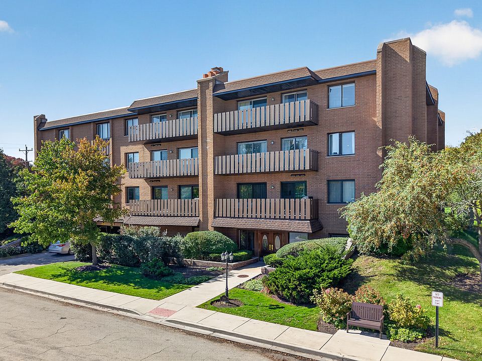 1st image of 1795 Lake Cook Rd APT 211