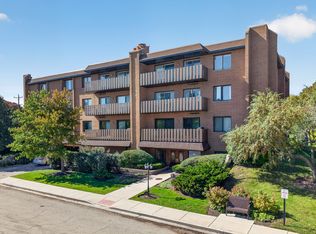 1795 Lake Cook Rd APT 211, Highland Park, IL 60035
