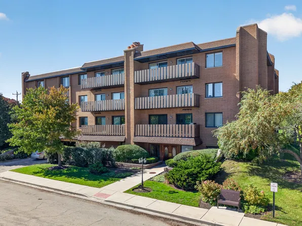 1795 Lake Cook Rd APT 211, Highland Park, IL 60035