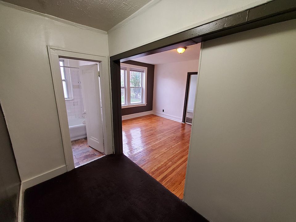 2nd image of 828 W Willis St APT 1