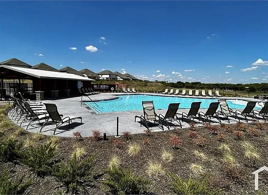 6 bed, 2722 sqft, $3,700 — Photo 2
