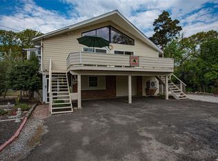 10 Beach Plum Ln, Saint James, NY 11780