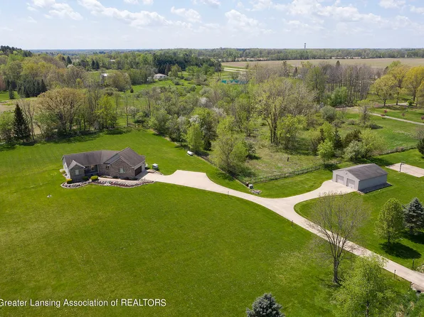 11154 Risner Ln, Eaton Rapids, MI 48827