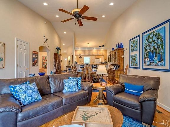 5th image of 210 Blarney Stone Ct #D4