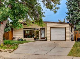 36 W Hudson Rd NW, Calgary, AB T2K 2B1