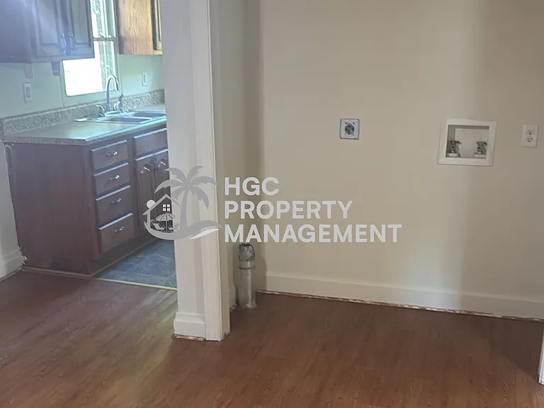 704A Irving Ave — Photo 7