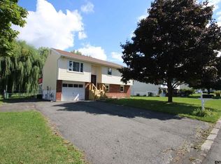 3 Arthur Dr, Cohoes, NY 12047