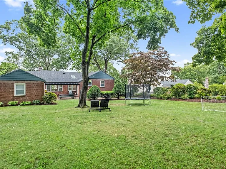 54 Park Cir — Photo 5