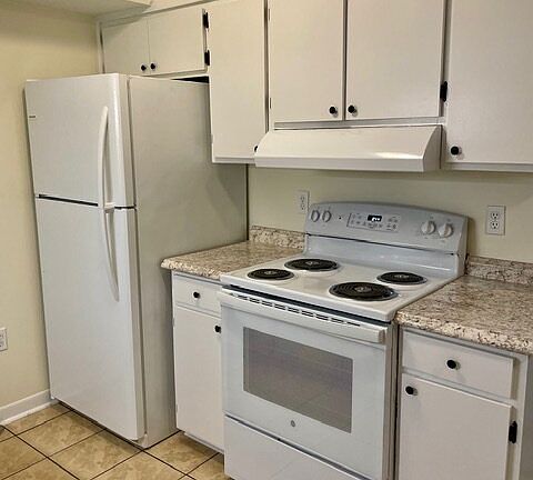 4th image of 400 Foxfire Ct #B