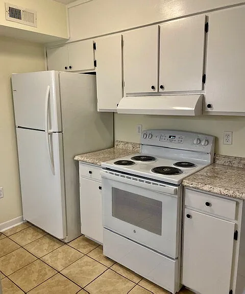 400 Foxfire Ct #B — Photo 4