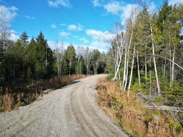 Off Run Around Lane, Howland, ME 04448