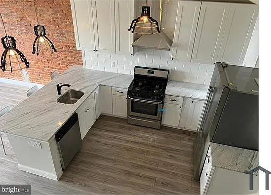 4 bed, 1500 sqft, $2,400 — Photo 2