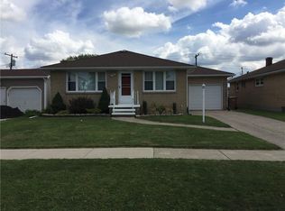 49 Bay Ln, Cheektowaga, NY 14225
