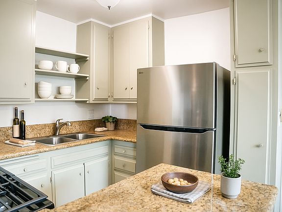 5th image of 3746 31st St #1