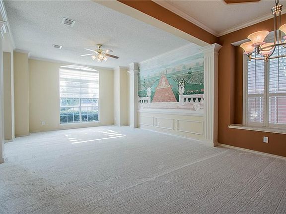 4th image of 2305 Stennett Dr