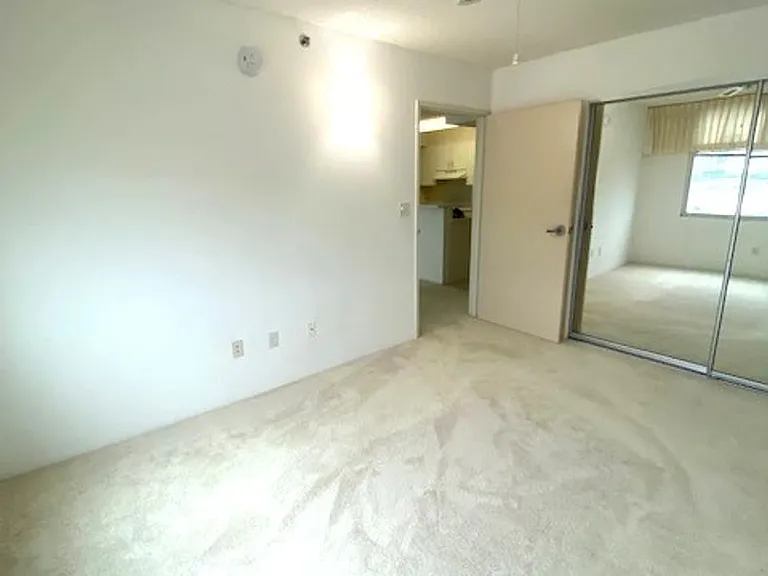 1448 Young St #1106 — Photo 5
